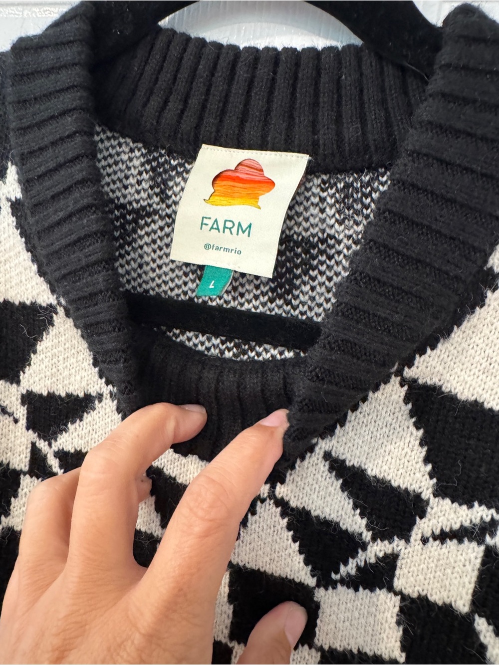 FARM RIO Black Heart Deco Knit
Sweater Size L - Picture 7 of 9